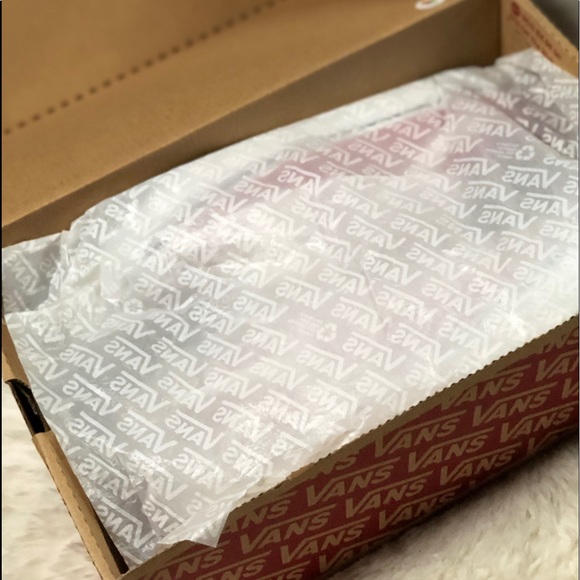 red vans - Picture 4 of 5